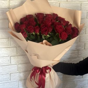 35 красных роз в Запорожье фото