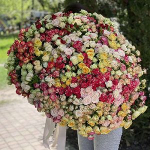 самый большой букет кустовой розы в Украине