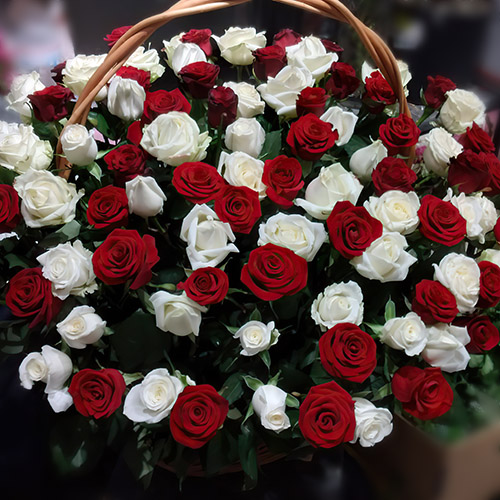 Фото товара Корзина красных и белых роз в Запорожье