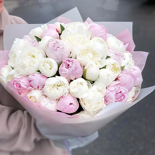 Фото товара 45 белых и розовых пионов в Запорожье